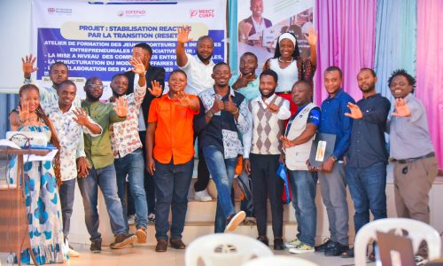 Des jeunes entrepreneurs de Beni encadrés par Sofepadi, après une séance de coaching par le cabinet d'incubation Bingwa dans le cadre du programme RESET.